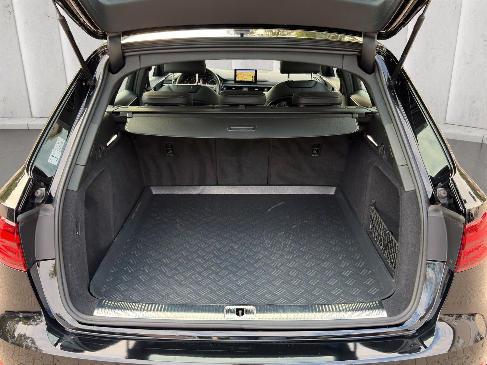 Fahrzeugabbildung Audi A4 Avant DSG quattro S Line*Pano*AHK*LED*SHZ*