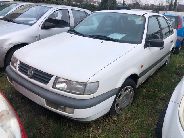 Volkswagen Passat 1.8 L Euro 2 Limosin 195000 Km origenal