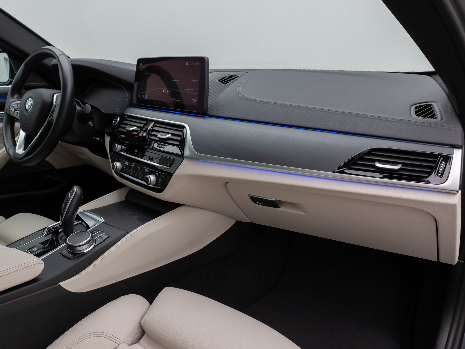 Fahrzeugabbildung BMW 520d  xD Luxury Line Panorama Kamera DAB H/K AHK