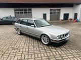 BMW E34 525iA Touring - BMW 5er Reihe: Kombi, E34
