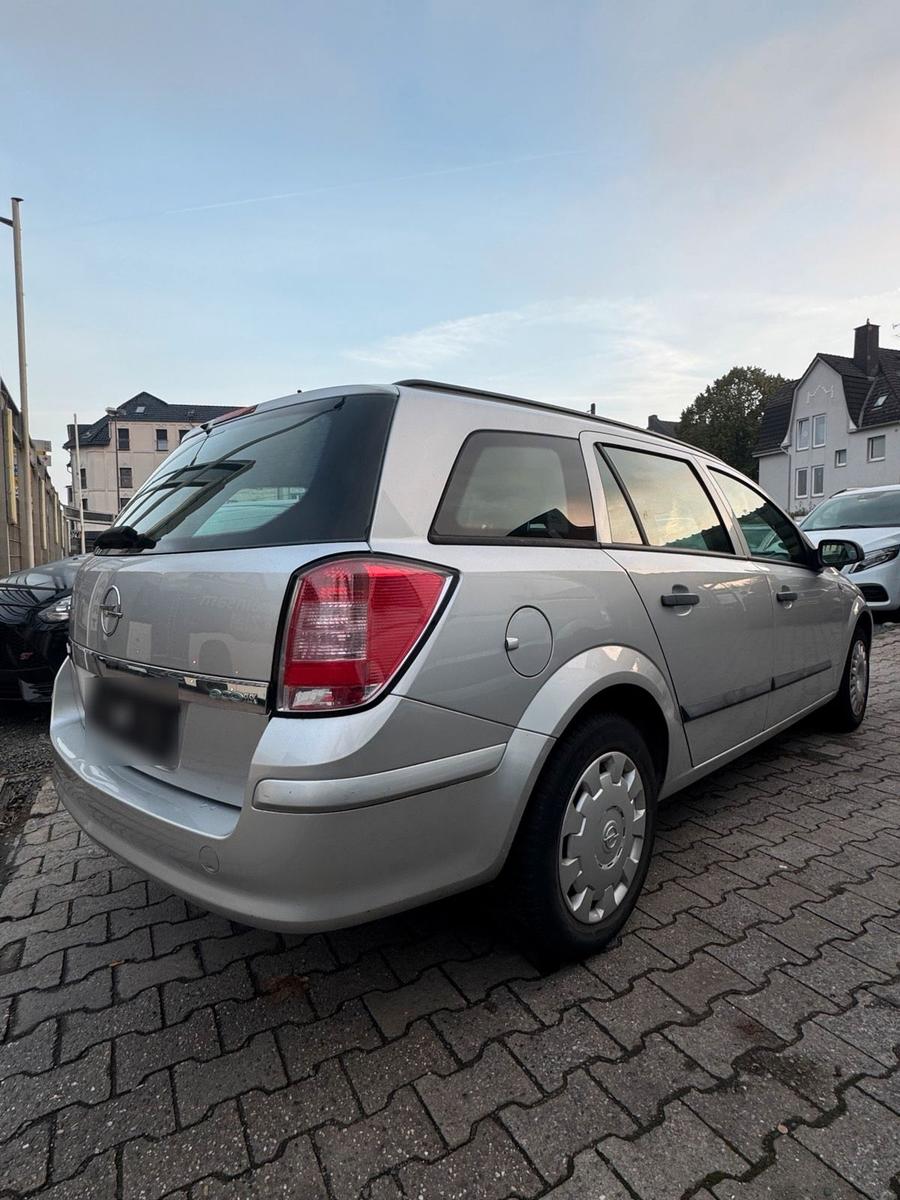 Opel Astra 2008 — interior