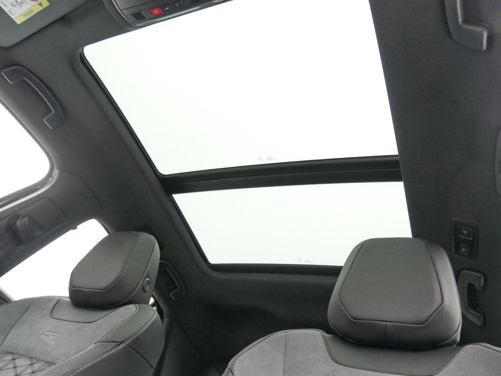 Fahrzeugabbildung Volkswagen T-Roc R-Line 1.5 TSI DSG AHK App-Connect