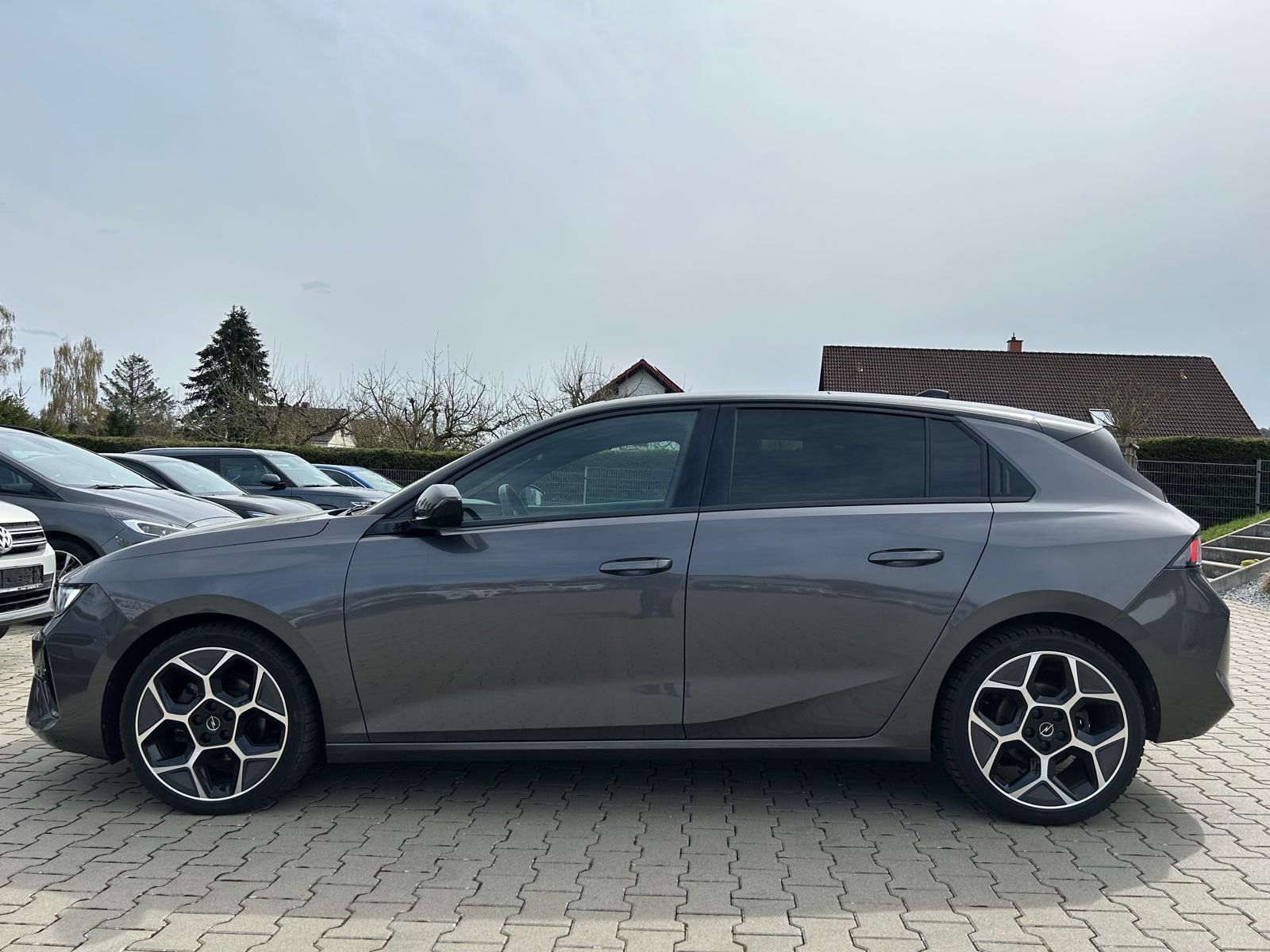 Fahrzeugabbildung Opel Astra Ultimate°Pano°Kamera°LED°Leder°HeadUp°
