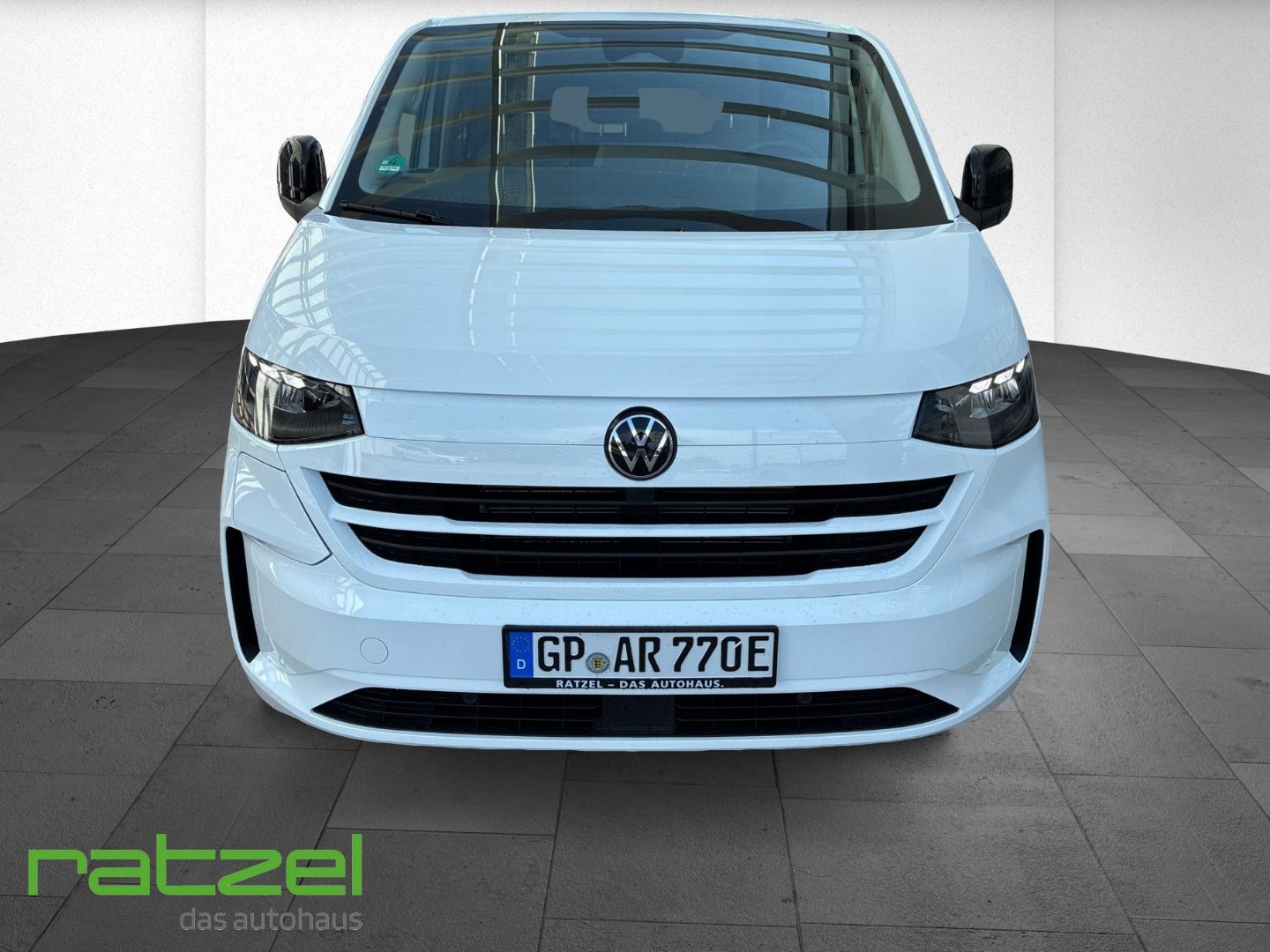 Fahrzeugabbildung Volkswagen T7 Caravelle e-Caravelle 9-Sitzer Life Navi+LED+