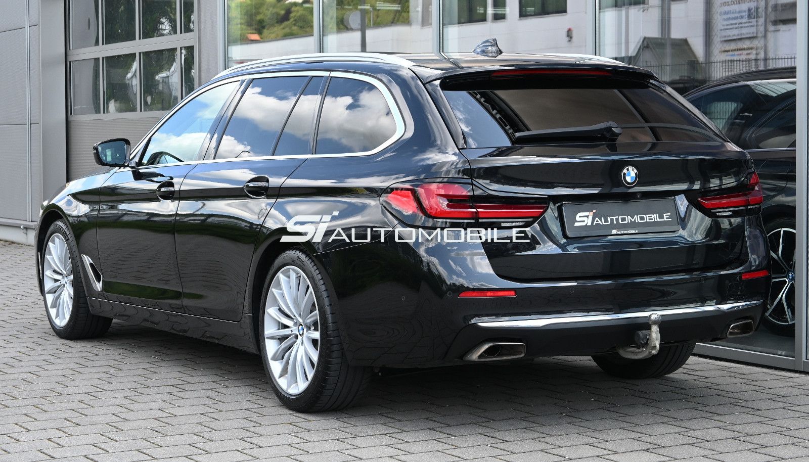 Fahrzeugabbildung BMW 530d xDr Touring Lux. °ACC°AHK°PANO°STANDHEIZUNG