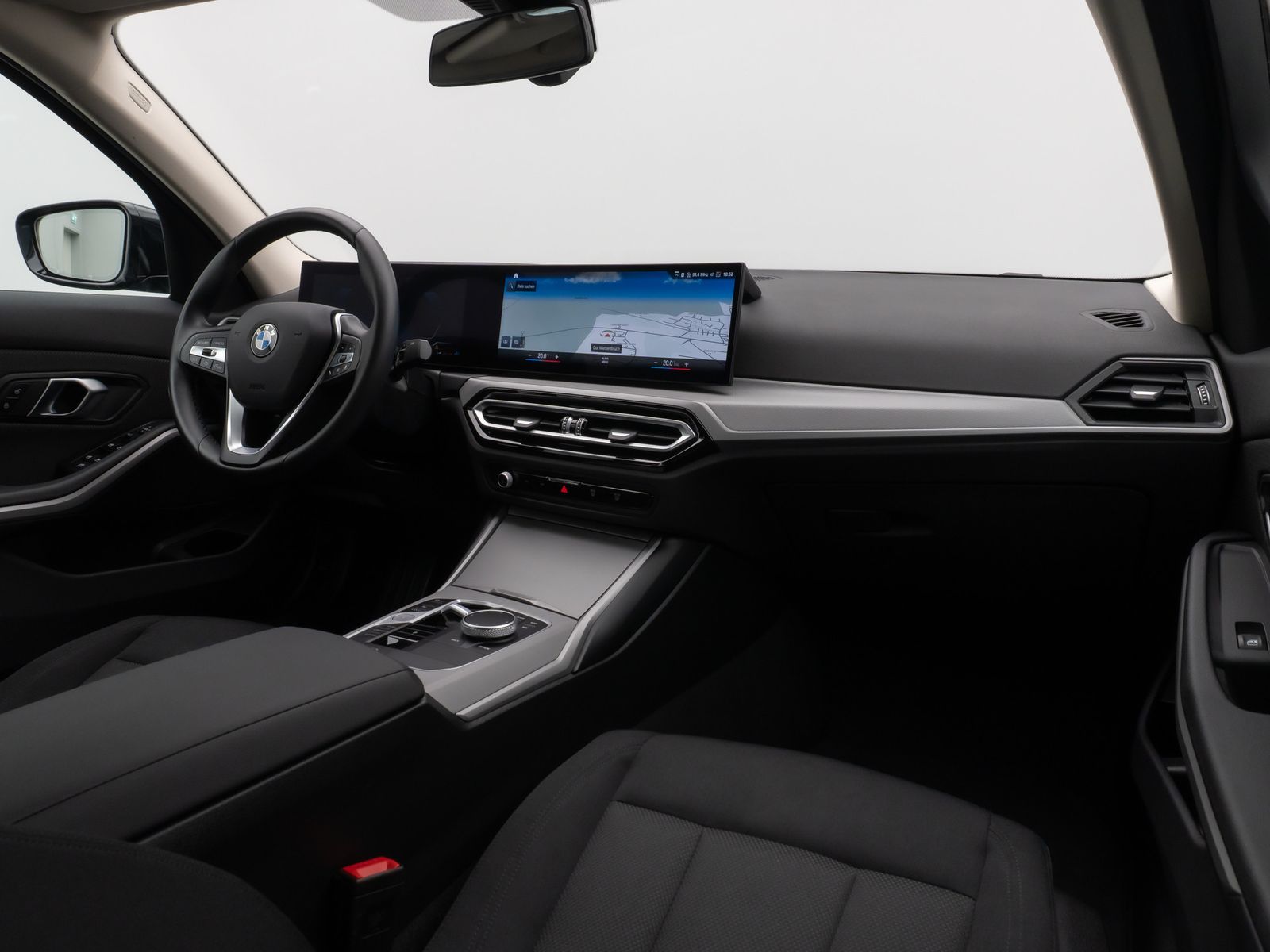 Fahrzeugabbildung BMW 318i DAB PDC Widscreen Geschwindigkeitsreg LED
