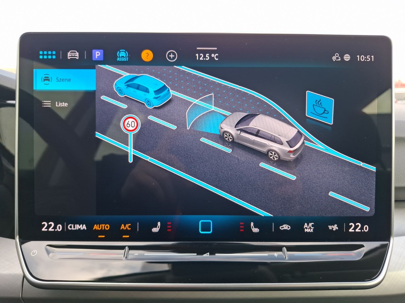 Fahrzeugabbildung Volkswagen Golf VIII Variant TSI Life Standhzg. LED Navi AI