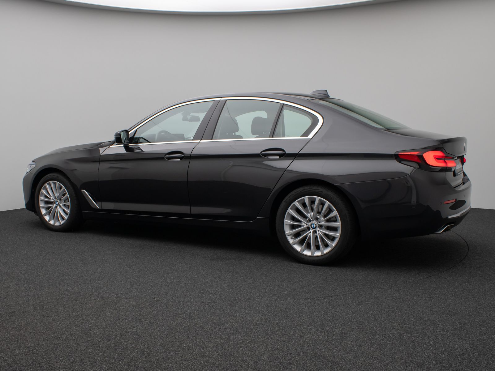 Fahrzeugabbildung BMW 540i xD LuxuryLine Kamera Laser HUD H/K Komfort