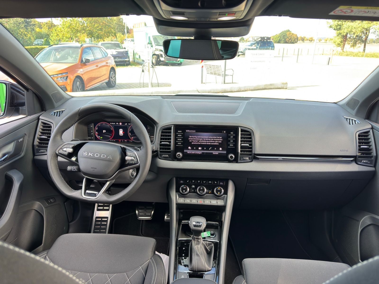 Fahrzeugabbildung SKODA Karoq Sportline 1.5TSI DSG*360°Cam*AHK*eHeck*19Z