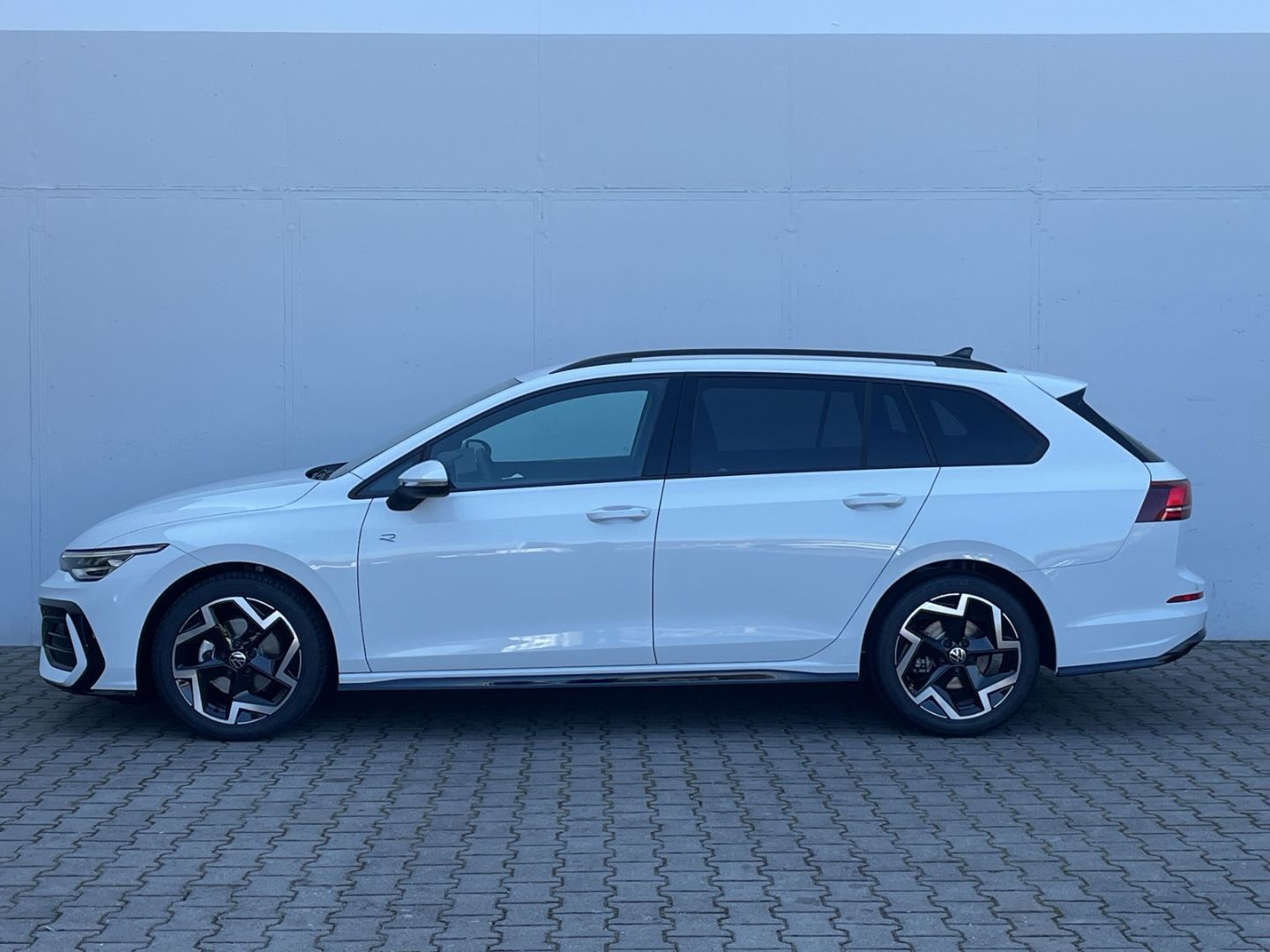 Golf Variant VIII 1.5 eTSI DSG R-Line AHK/Kamera
