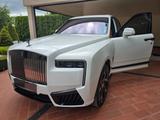 Rolls-Royce Cullinan Black Badge Black Badge - weiße Rolls-Royce Cullinan
