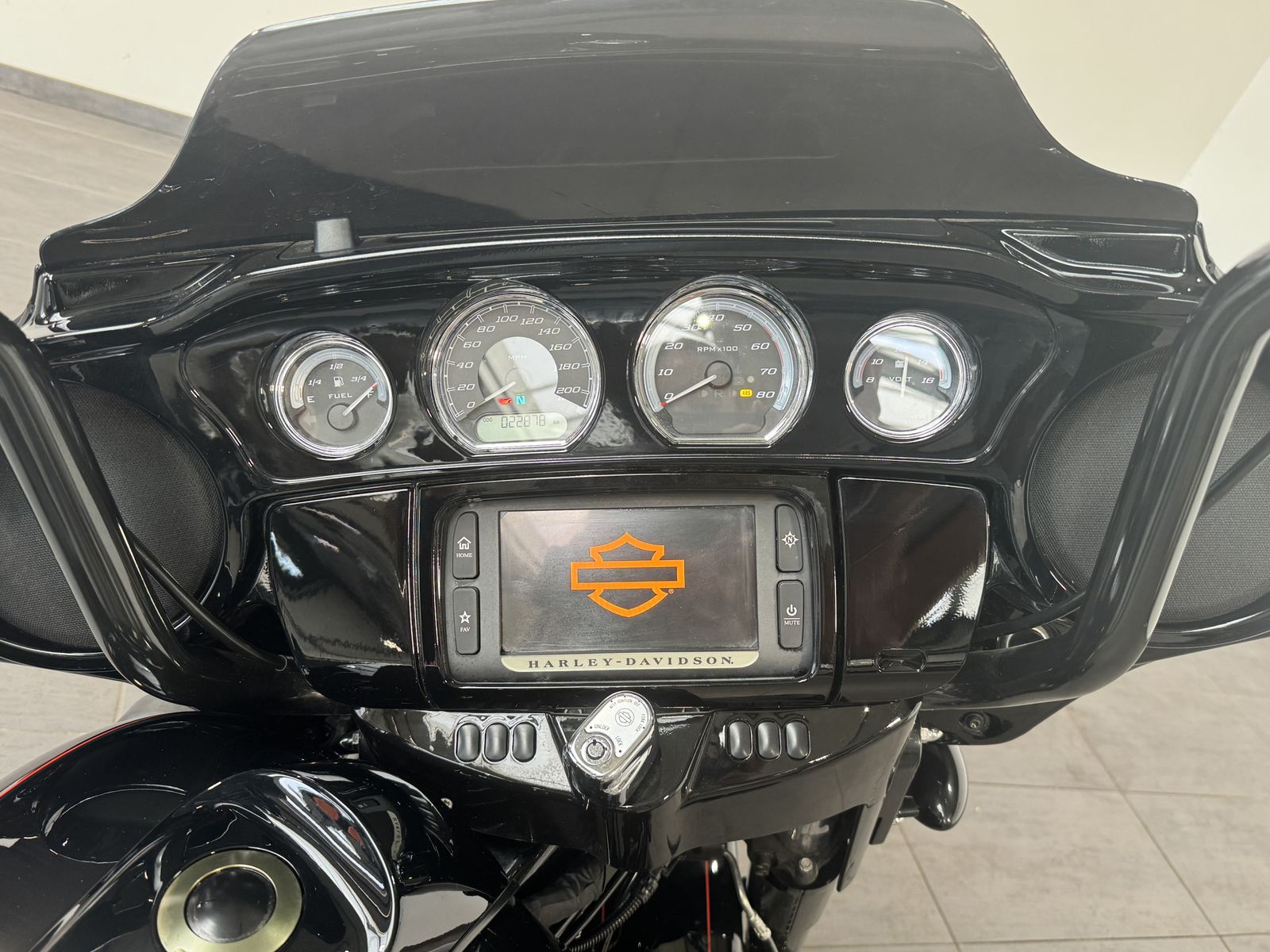 Fahrzeugabbildung Harley-Davidson Street Glide 103 Bagger CVO Heck NAV+LED+TEMPOMA