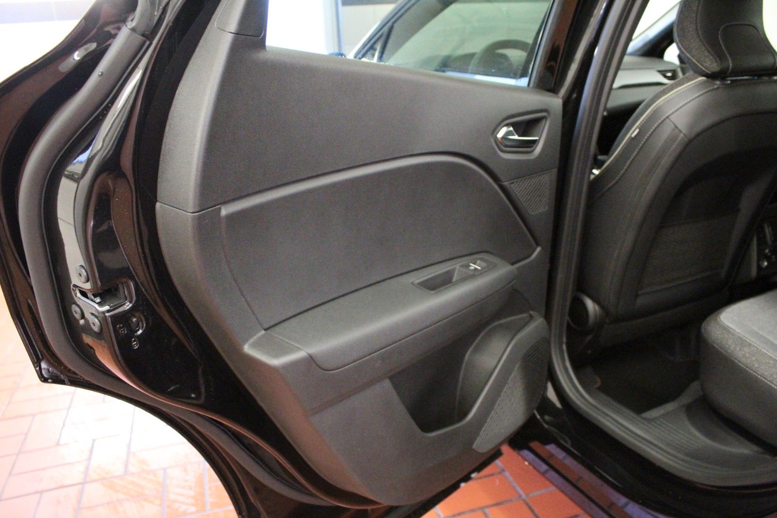 Fahrzeugabbildung Renault Captur Mild Hybrid 140 EDC Techno*Safety Paket*