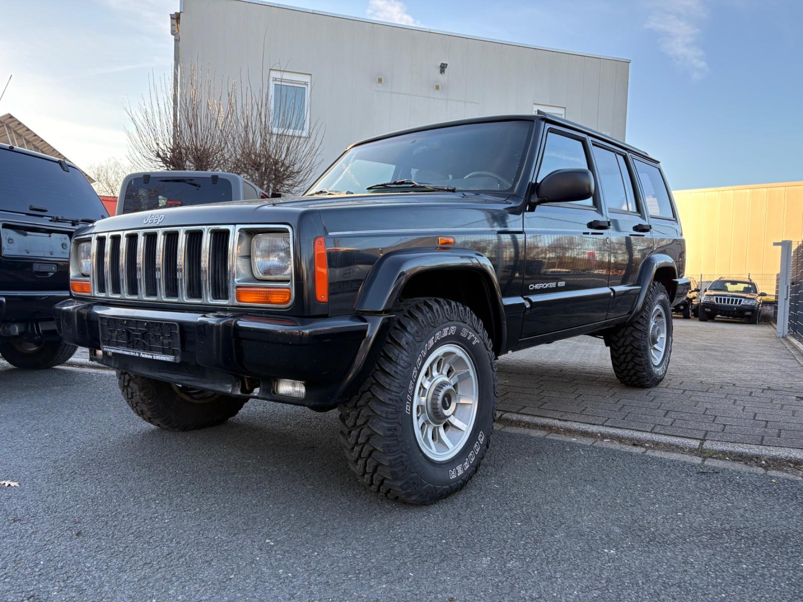 Jeep Cherokee Limited 4.0 XJ unverbastelt top Zustand