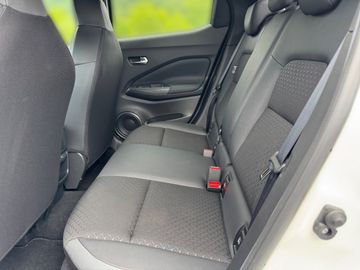 Nissan Juke 1.0 DIG-T 7AT N-Connecta