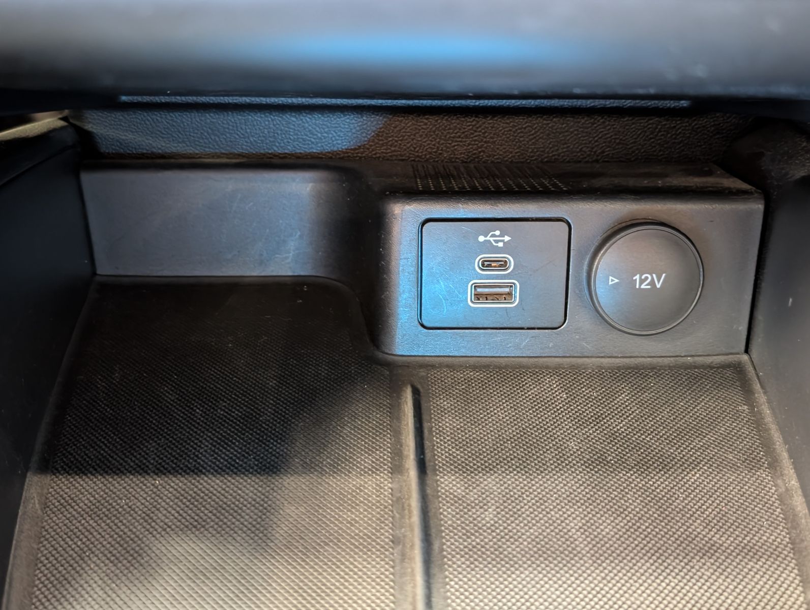 Fahrzeugabbildung Ford Focus 1.0 EB ST-Line ACC LED CAM Styling WINTER