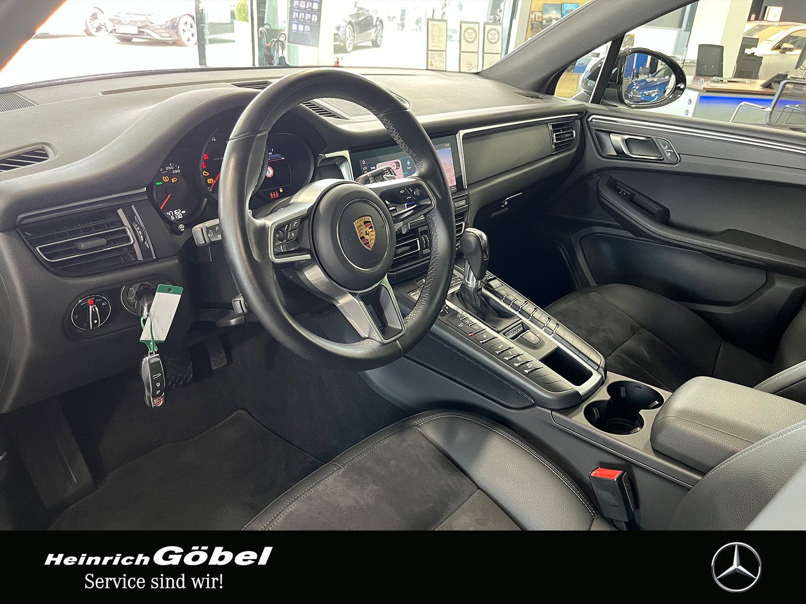 Fahrzeugabbildung Porsche Macan PANO+360°KAMERA+BOSE+CARPLAY+PASM+PDLS+
