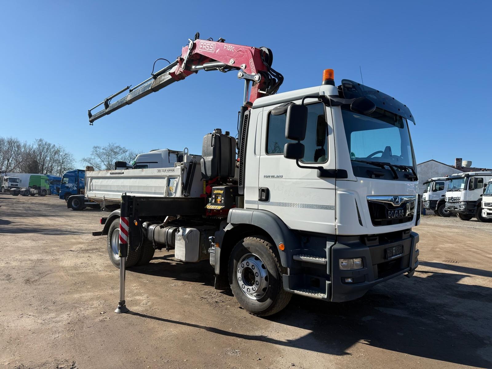 MAN TGM 18.320 Fassi F135C*FUNK*11m=980kg*4Ausschübe