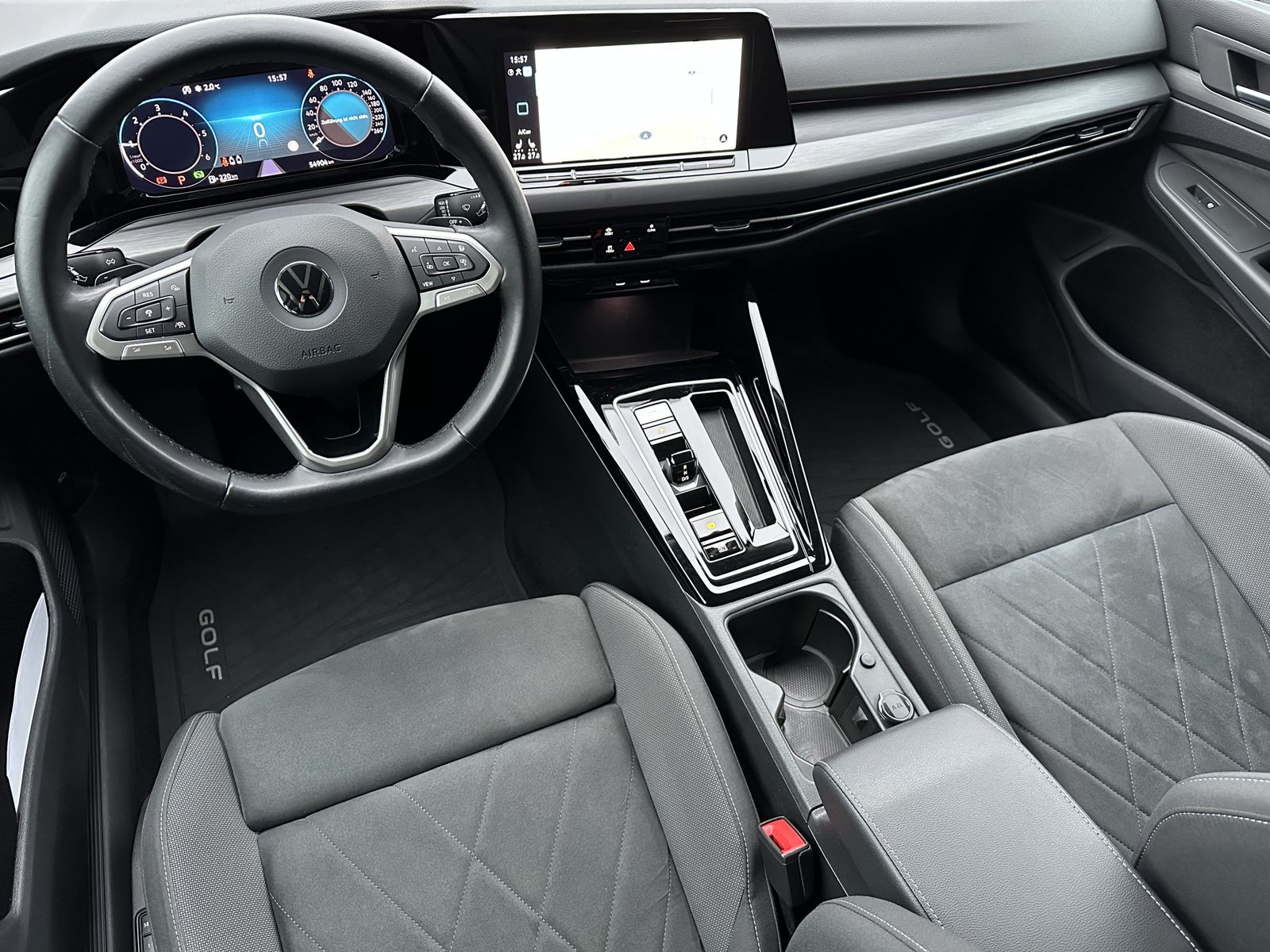 Fahrzeugabbildung Volkswagen Golf Variant 2.0 TDI DSG Style NAV+LED+AHK+VCOCK