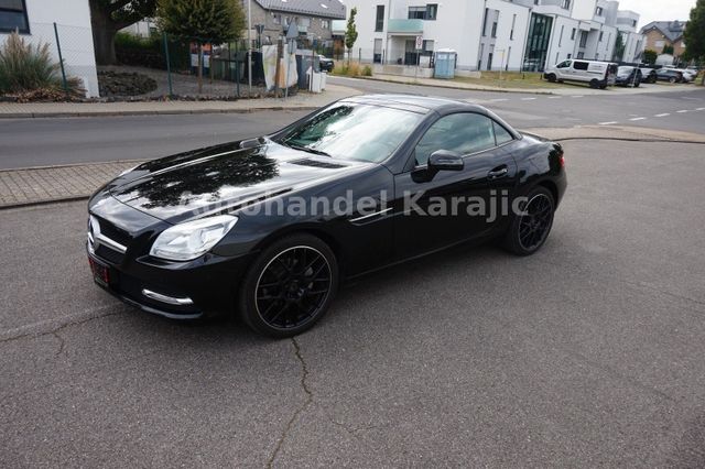 Mercedes-Benz SLK 200 BlueEfficiency-SCHECKHEFT--LEDER-KLIMA-