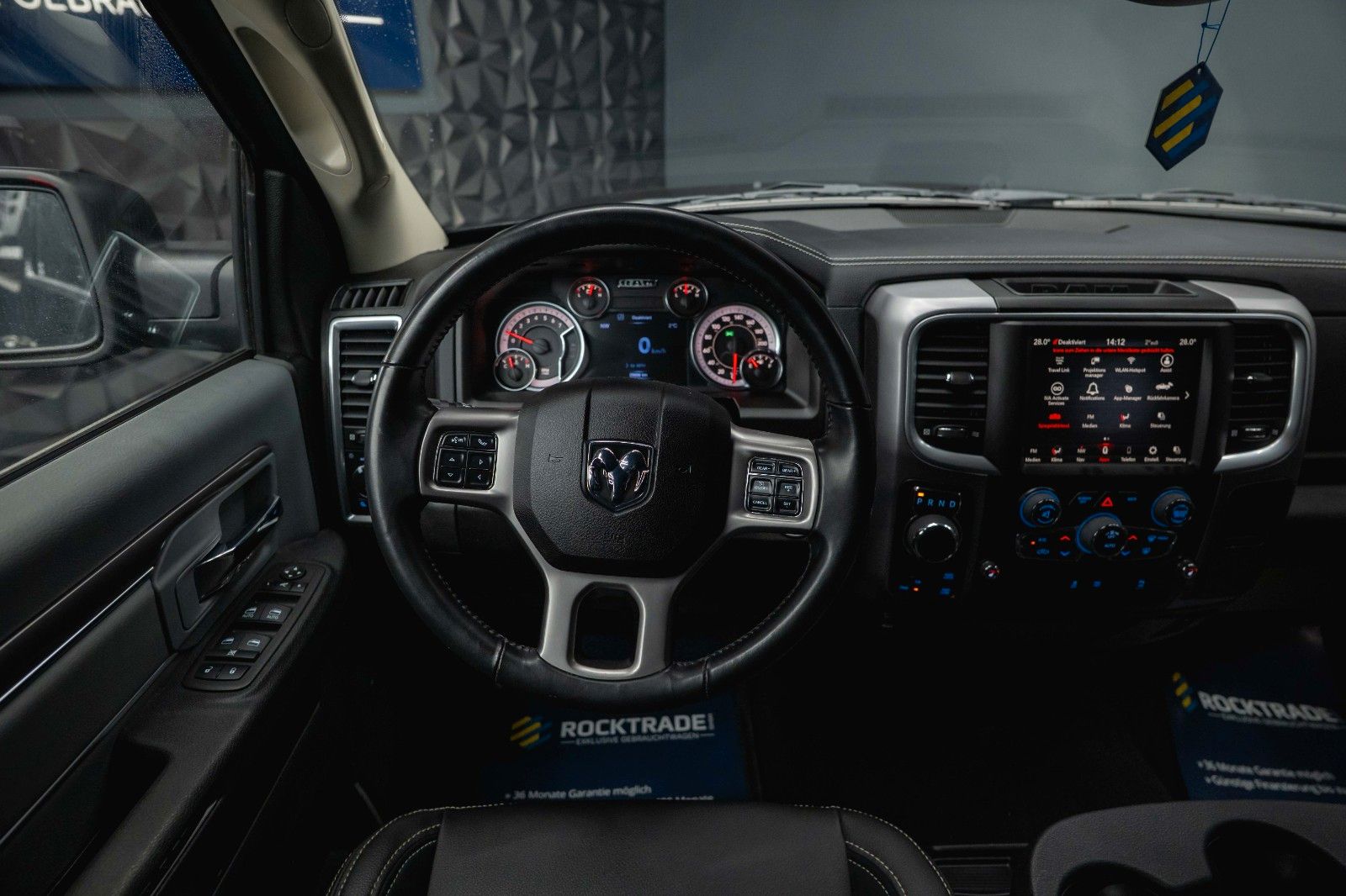 Fahrzeugabbildung Dodge RAM 3.6 V6 4x4 OFFROAD BLACK EDITION *LED*6Sitze