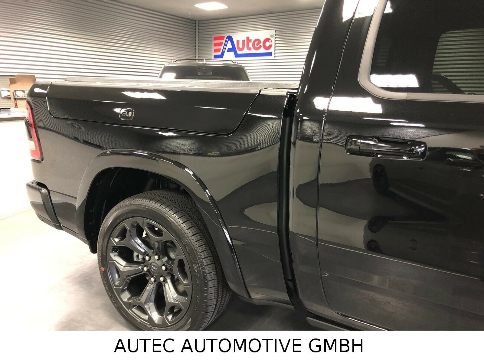 Fahrzeugabbildung Dodge LIMITED NIGHT RAMBOX-TAILGATE-HUD-360°-LPG PRINS