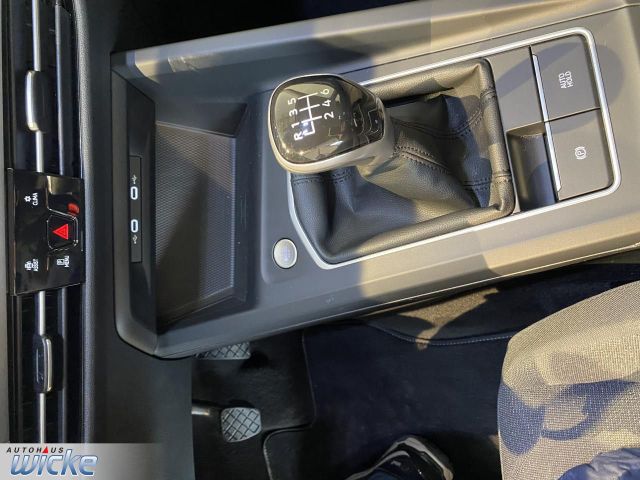 Golf VIII 1.5 TSI Life NAVI KLIMA PDC LED