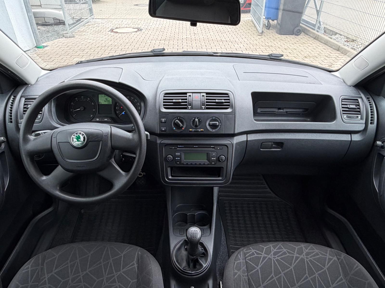 Skoda Fabia 2011 — photo 11