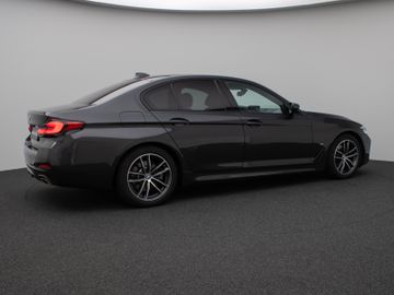 Fahrzeugabbildung BMW 520d M Sport  Kamera HUD DAB HiFi AHK DisplayKey