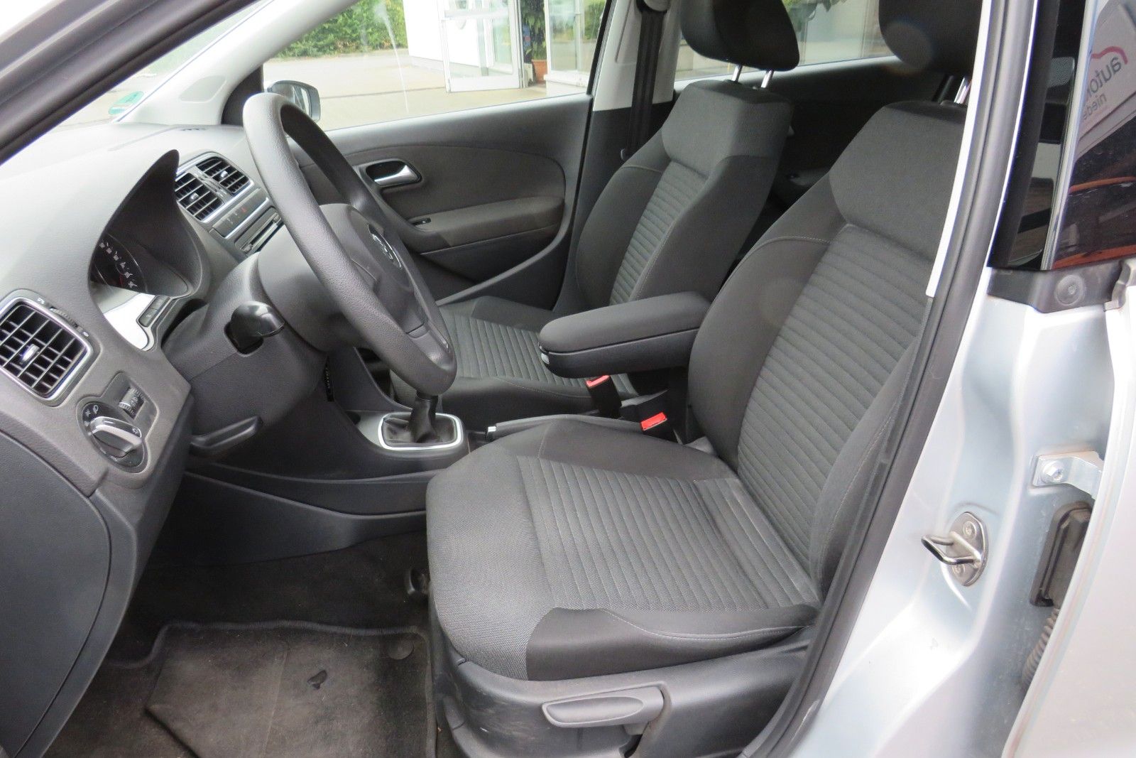Fahrzeugabbildung Volkswagen Polo V Comfortline KLIMA RADIO SCHECKHEFT