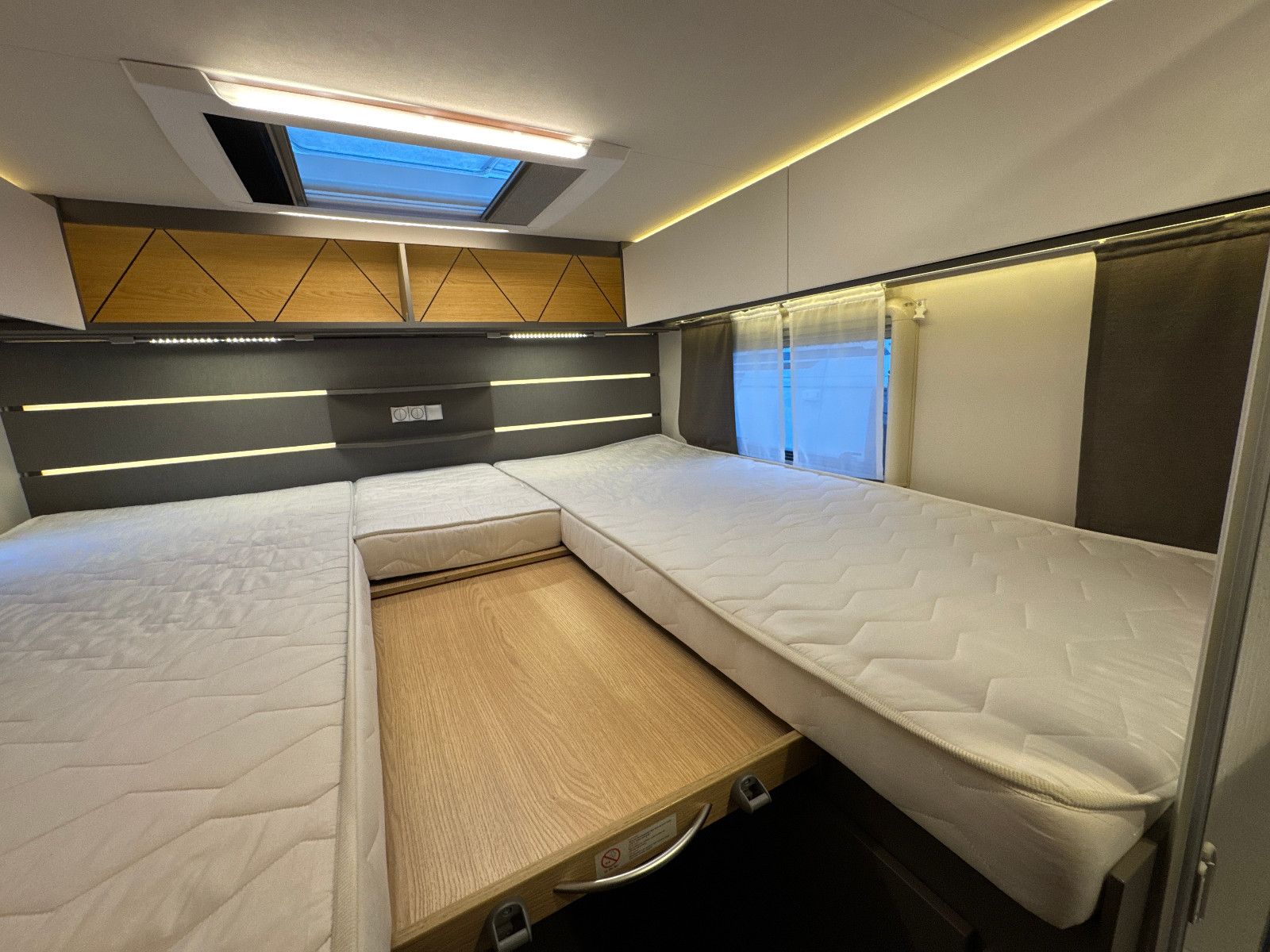 Fahrzeugabbildung LMC TOURER LIFT H 730 G DACHKLIMA SAT SKYROOF HUBBET