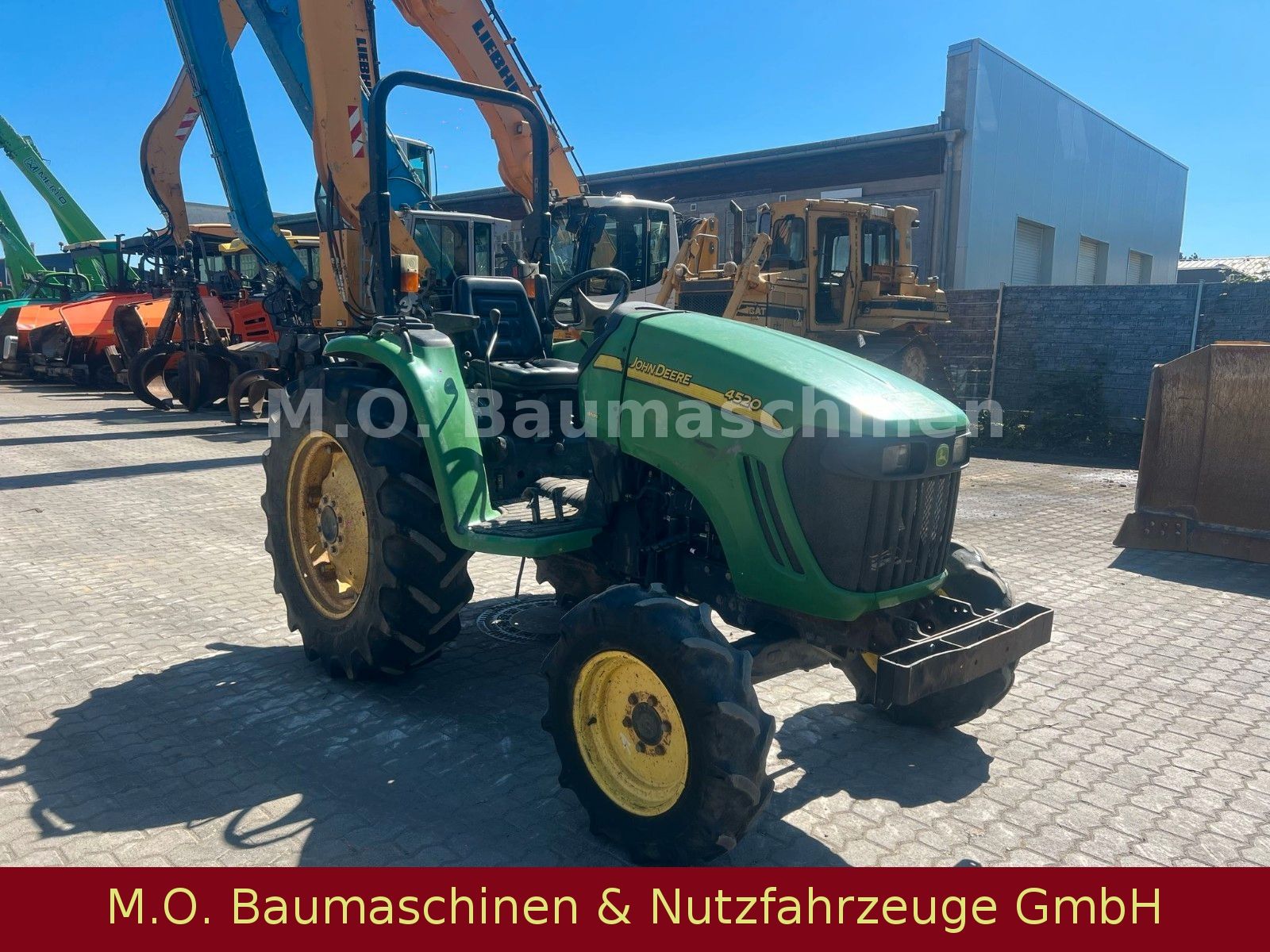 Fahrzeugabbildung John Deere 4520 / Schlepper /