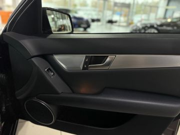 Fahrzeugabbildung Mercedes-Benz C 180 Avantgarde BlueEfficiency Navi Sitzhz PDC