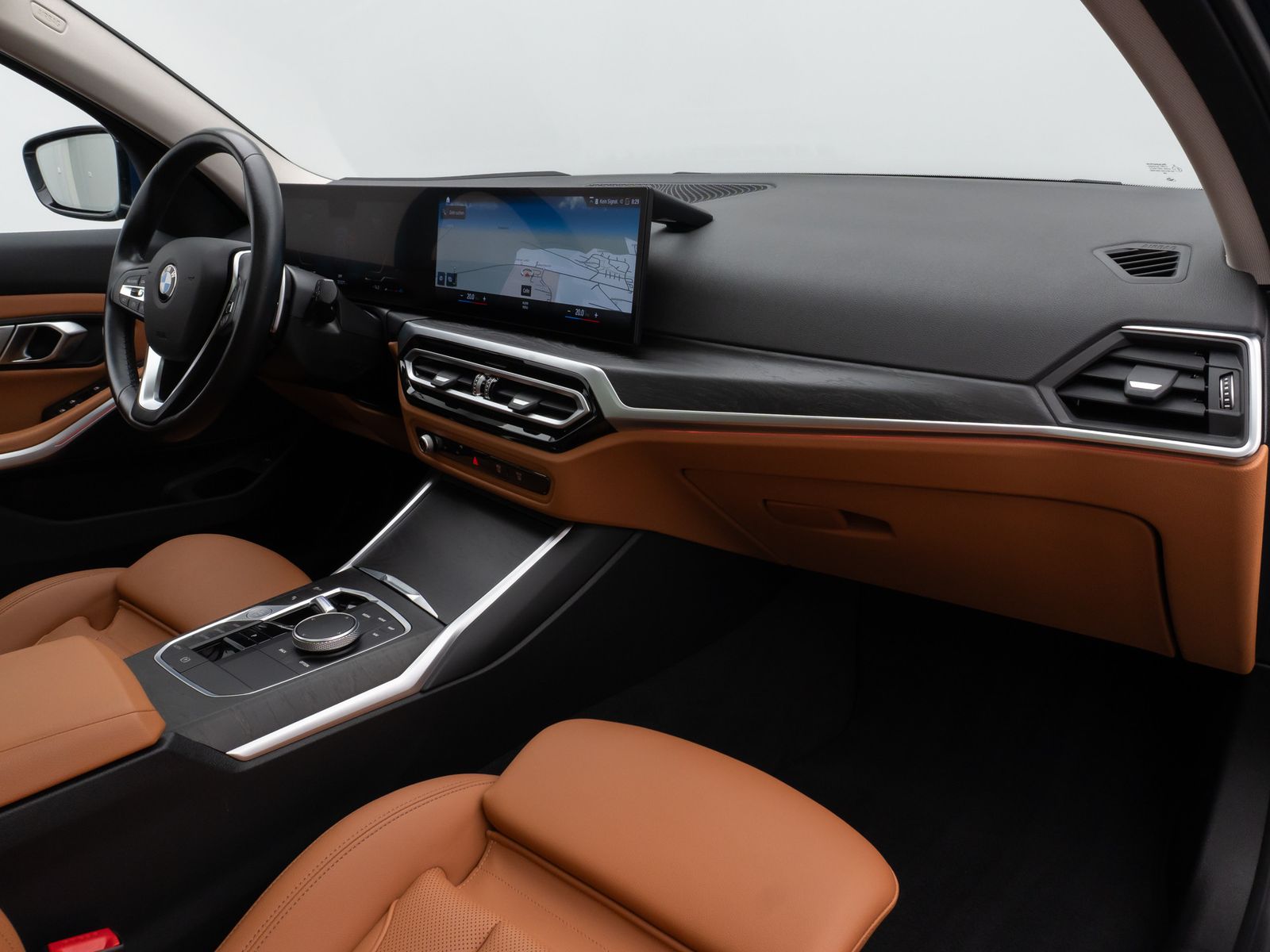 Fahrzeugabbildung BMW 320d xD  Panorama HUD DAB AHK Alarm PDC Sport