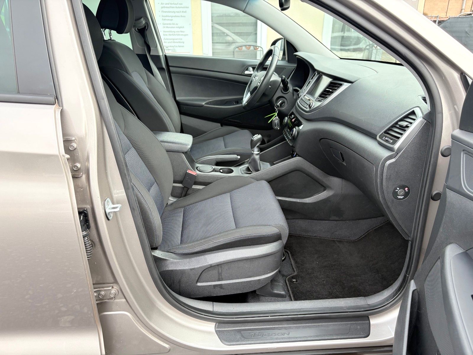 Fahrzeugabbildung Hyundai Tucson 1.6 blue 2WD Navi AHK SHZ Kamera LED 2.HD