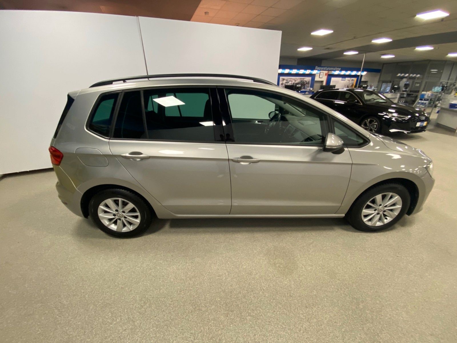 Fahrzeugabbildung Volkswagen Golf Sportsvan 1.2 TSI Trendline+AHK+NAVI+CD+BC+