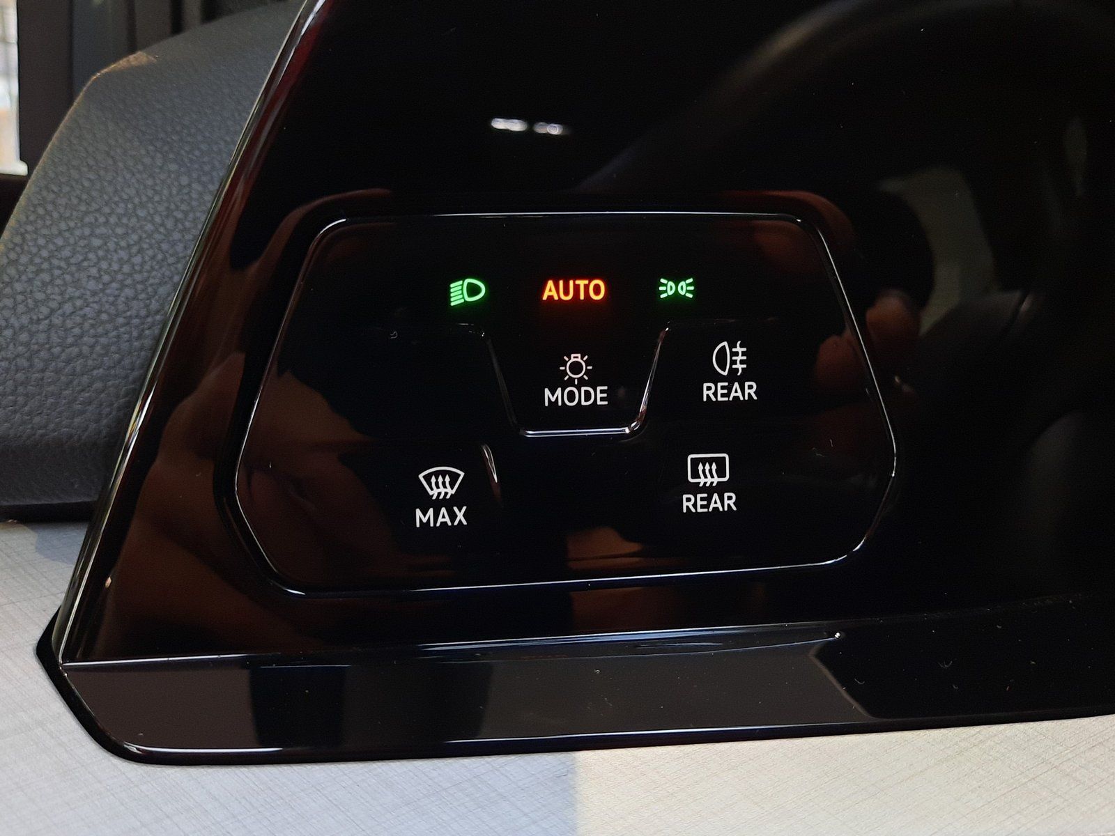 Fahrzeugabbildung Volkswagen Golf Variant Life TDI *Navi*Cam*LED*PDC*Sitzhzg*