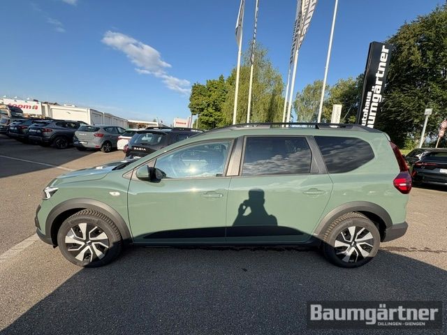 Fahrzeugabbildung Dacia Jogger Expression Hybrid 140 PDC/Winter-P/Deutsc - mit KI generiert/bearbeitet