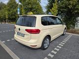 Volkswagen Touran 2.0 TDI DSG Taxi 7 Sitzer LED Hale07 - Volkswagen Touran mit Diesel-Antrieb: Taxi, Kleinbus