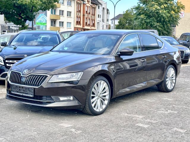 SKODA SUPERB L&K 4x4*AHK+LEDER+DSG*MOD.2019*