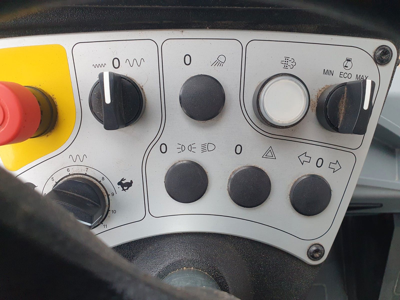 Fahrzeugabbildung BOMAG BW 213 DH / nur 1.087h / Plattenanbauverdicht