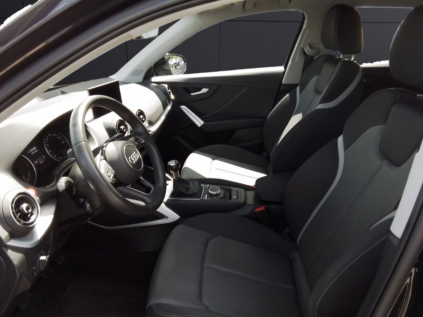 Fahrzeugabbildung Audi Q2 30 TFSI sport LED NAVI SOUND PDC SHZ LM