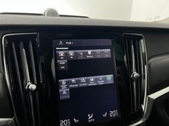 VOLVO V90 Cross Country D5 ALLRAD / 1.HD /235PS /B&W VOLVO V90 Cross Country D5 ALLRAD / 1.HD /235PS /B&W