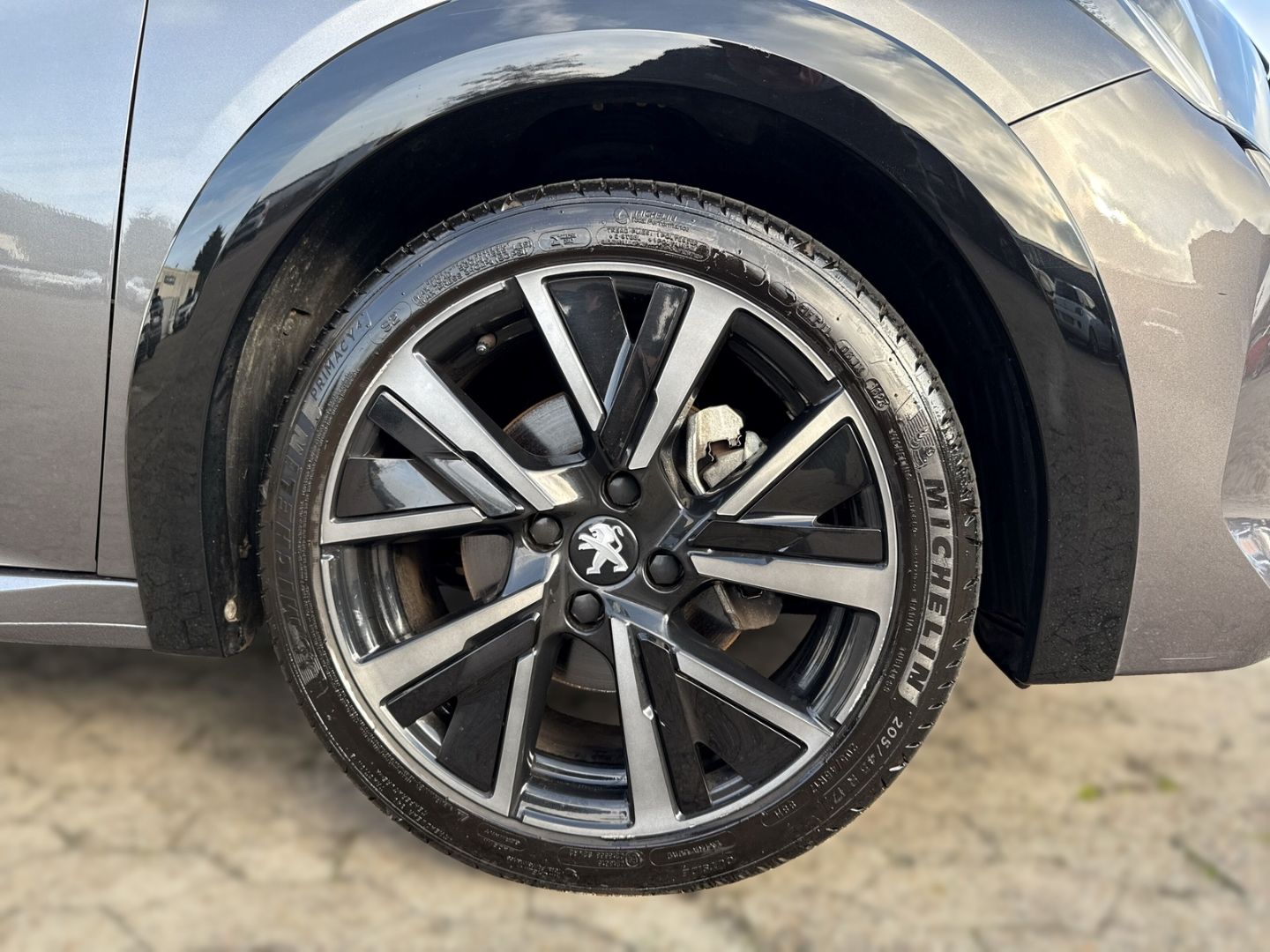 Fahrzeugabbildung Peugeot 208 GT 1.2 PureTech 100 Navi LED ACC Klimaautom