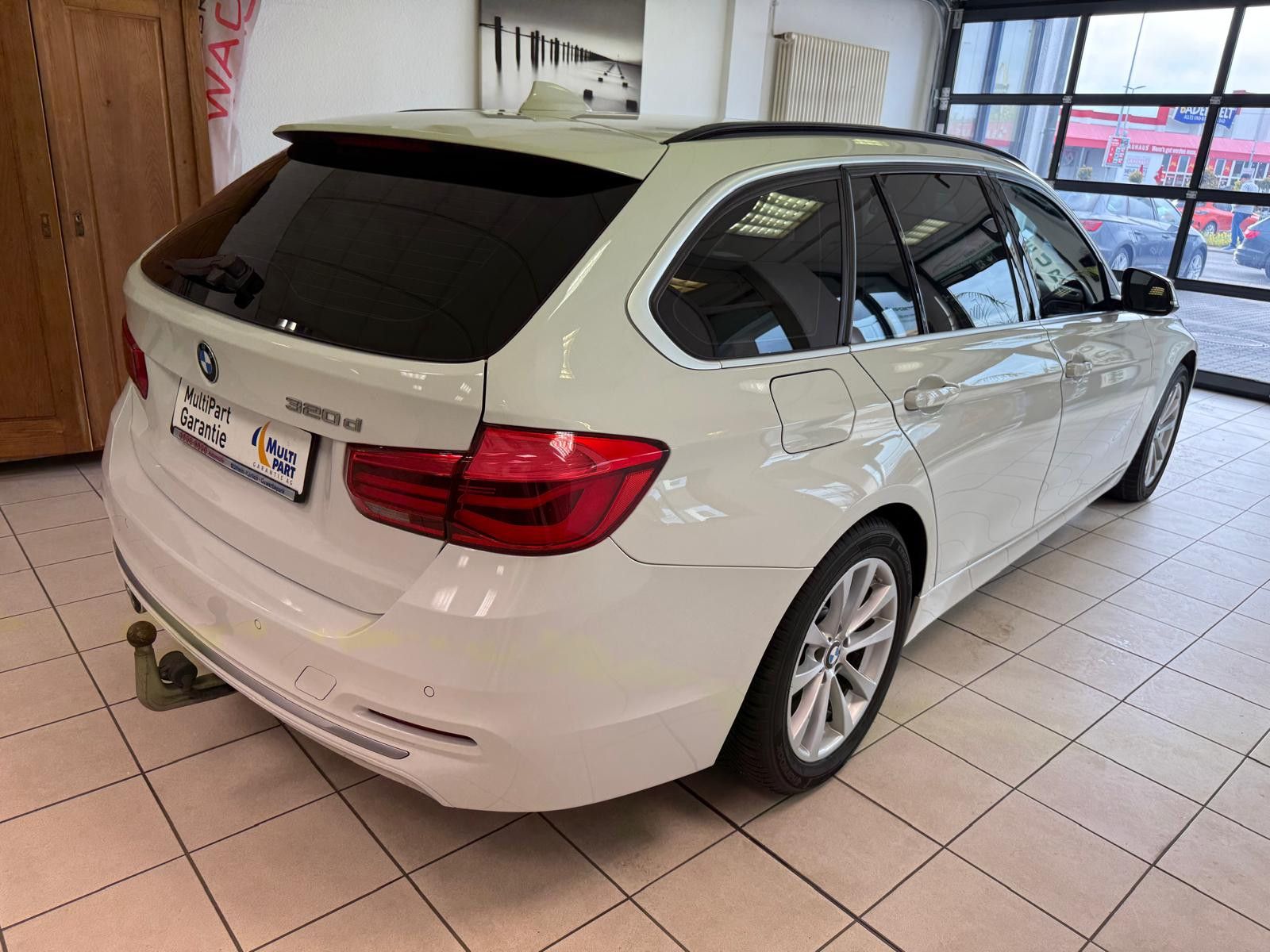 Fahrzeugabbildung BMW 320 d Luxury Line Purity / AHK / LED /PDC