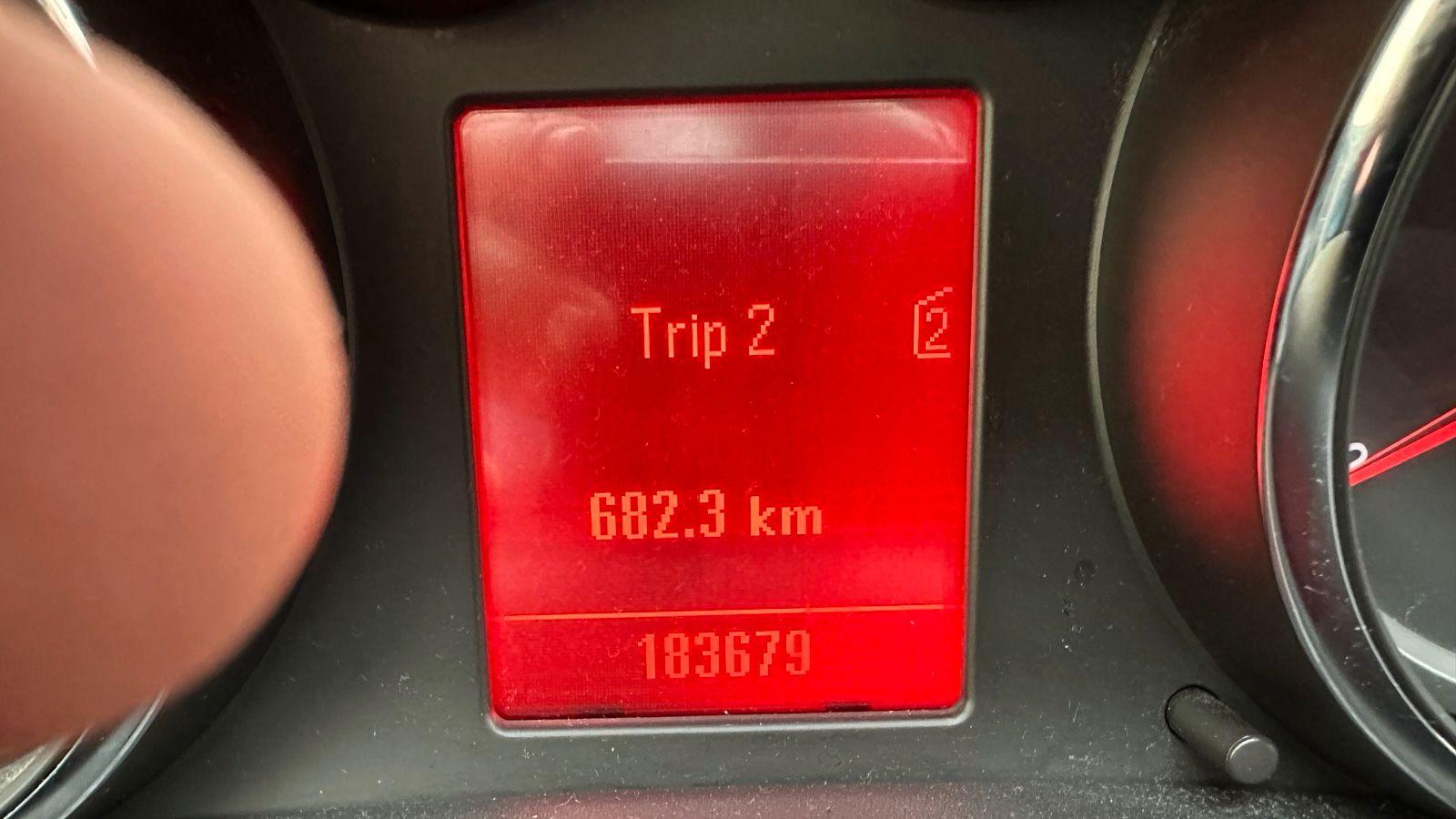 Opel Astra 2011 — photo 7