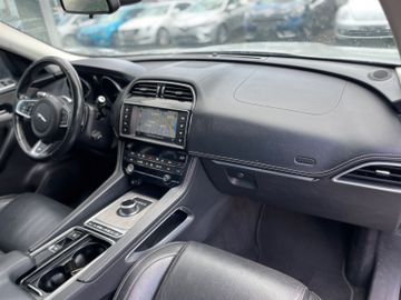 Jaguar F-Pace - 11