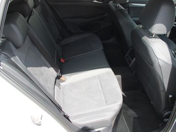 Volkswagen Golf VIII Variant 1.5 eTSI Style Tiptronic KLIMA