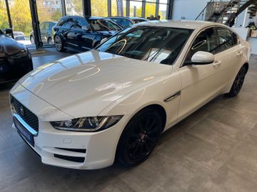 Jaguar XE Pure *NAVI*360°*SZHZ*TEMPO*BI-XENON*PDC*TOUCH