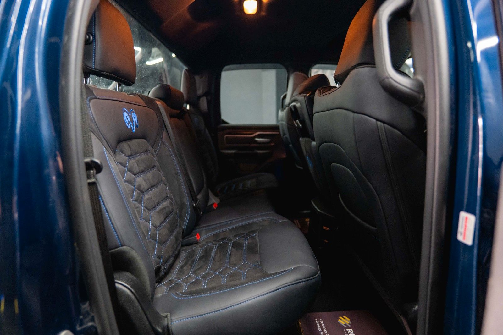 Fahrzeugabbildung Dodge RAM 5.7 V8 HEMI 4x4 OFFROAD NightEdition LONGBED